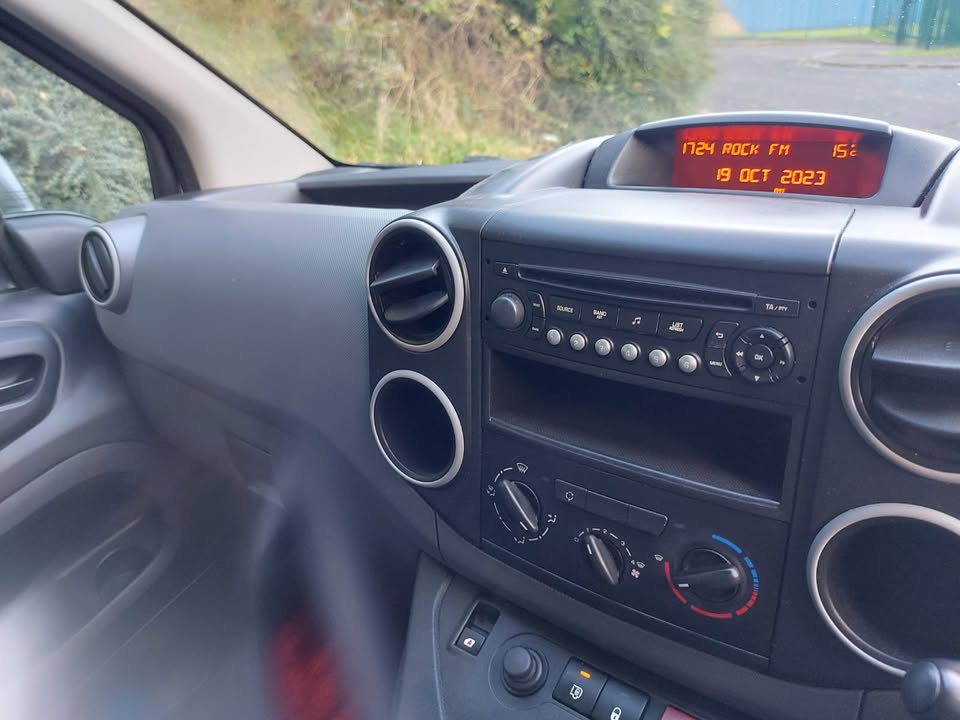 2015 Citroën Berlingo 1.6 HDi 625 Enterprise (SWB) — photo 16