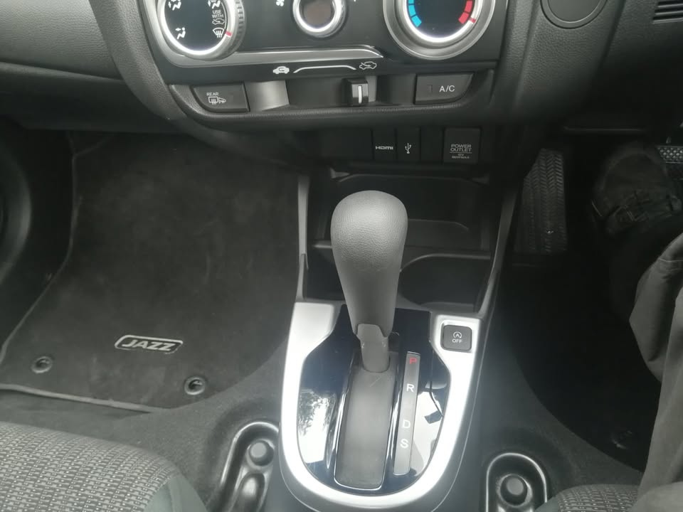 2015 Honda Jazz 1.3 i-VTEC SE CVT Auto — photo 12